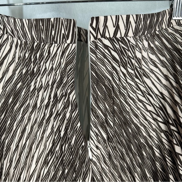 Trina Turk Bancroft Pleated Midi Length Skirt Size 4 Tan Brown - Picture 11 of 11